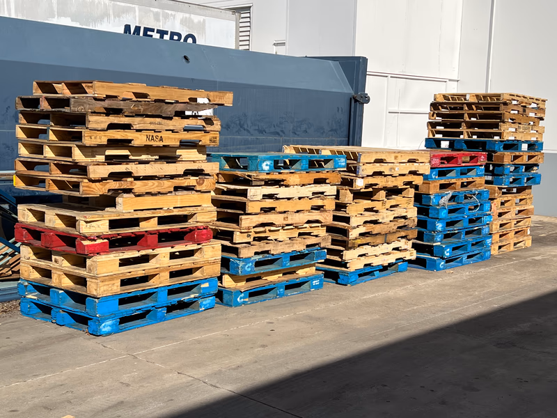 Peoria, Illinois - Grade A Premium 48x40 Wood Pallets