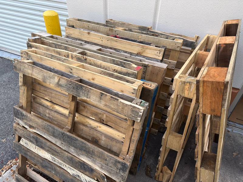 Carmel, Indiana - Grade A Premium 48x40 Wood Pallets