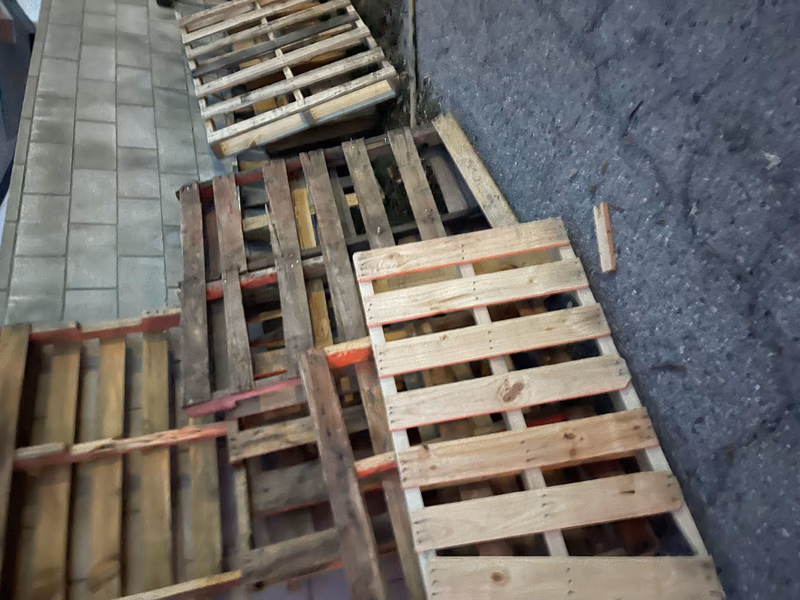 New Bedford, Massachusetts - Grade B Standard Wood Pallets