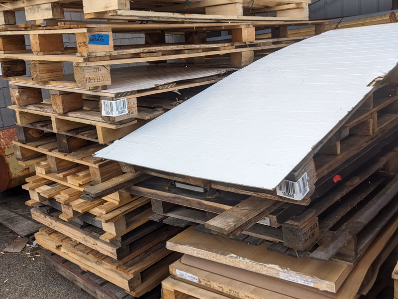 Bend, Oregon - Grade B Standard Wood Pallets