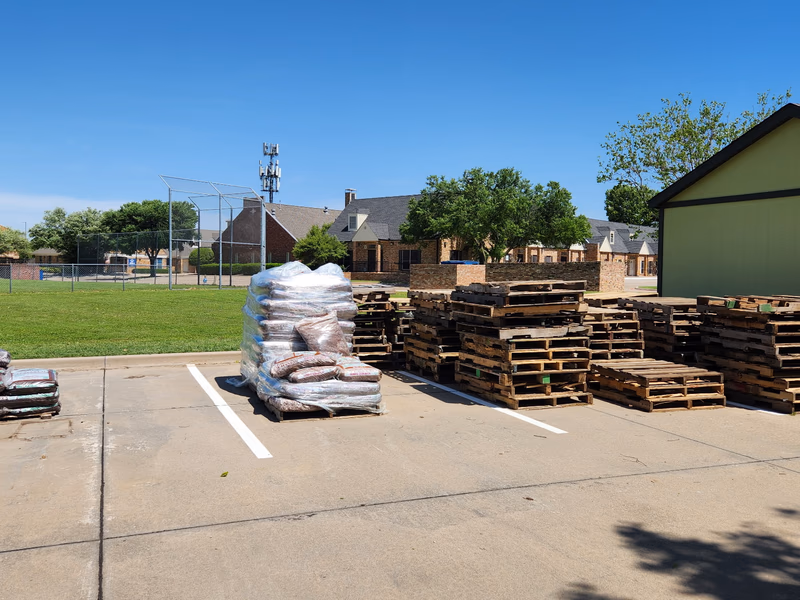 Murfreesboro, Tennessee - Grade A Premium 48x40 Wood Pallets