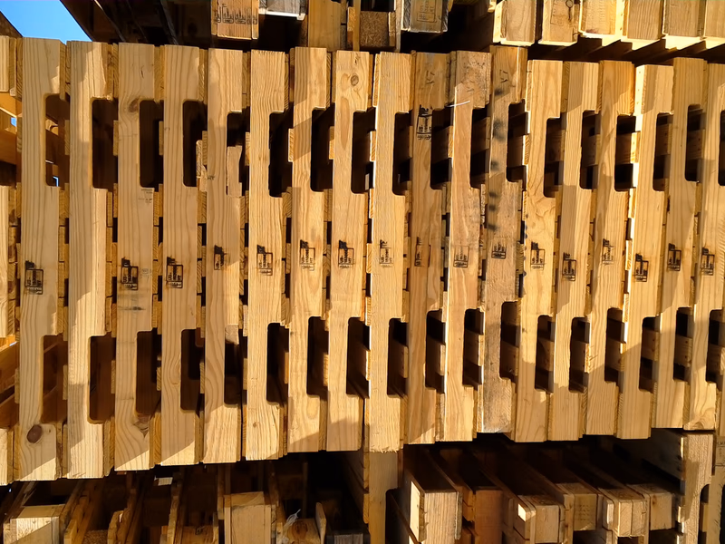 League City, Texas - Grade A Premium 48x40 Wood Pallets