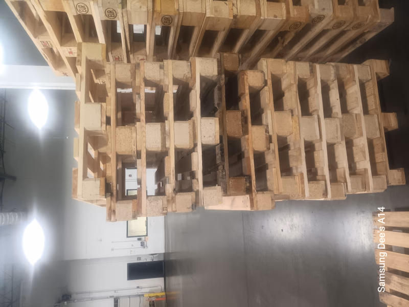 Lincoln, Nebraska - Grade A Premium 48x40 Wood Pallets